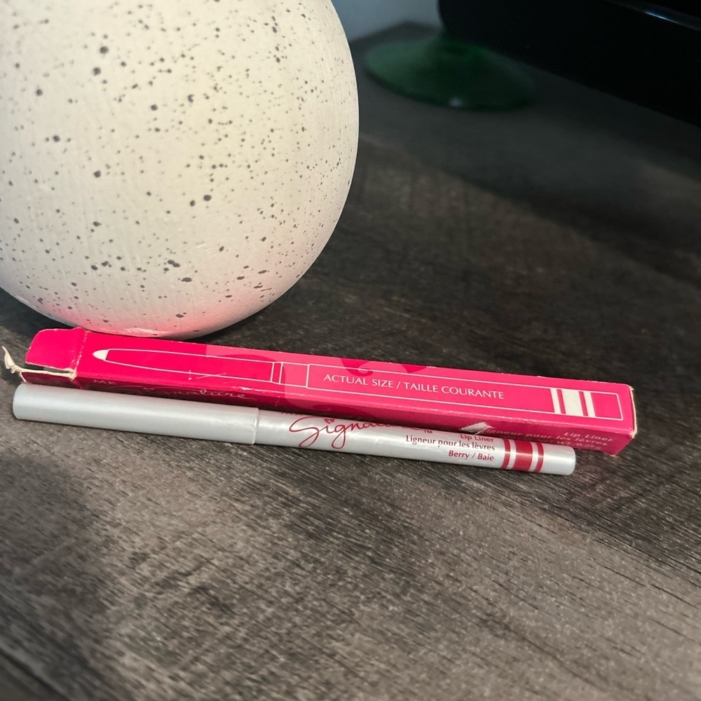 MARY KAY SIGNATURE LIP LINER~DISCONTINUED & RARE~color Berry